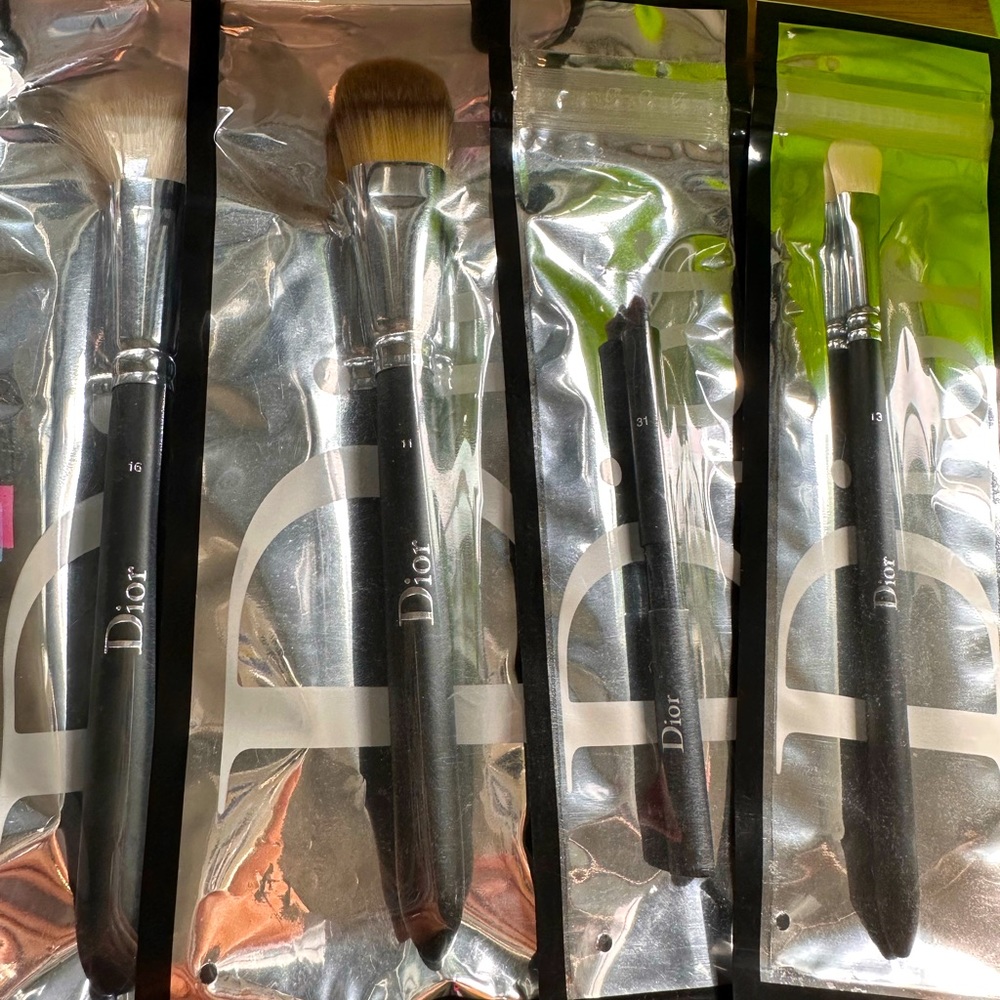 Dior Backstage set of 4 makeup brushes 💄👩🏽‍🎨